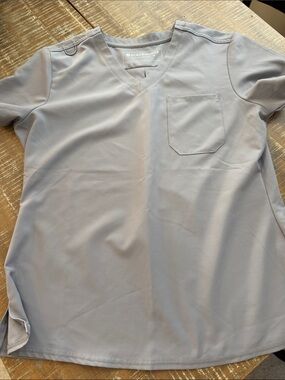 Scrubology Women’s V-Neck Short Sleeve Top — Light Gray